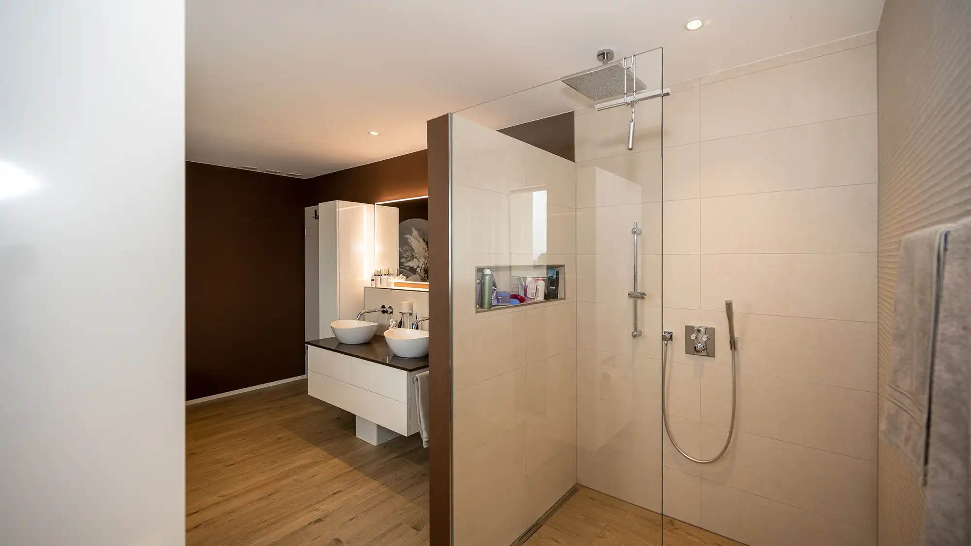 Badezimmer mit Dusche