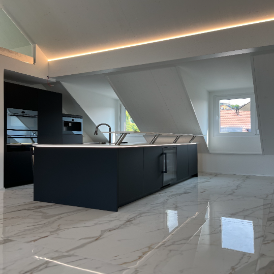 Extravagante Dachwohnung mit Galerie
